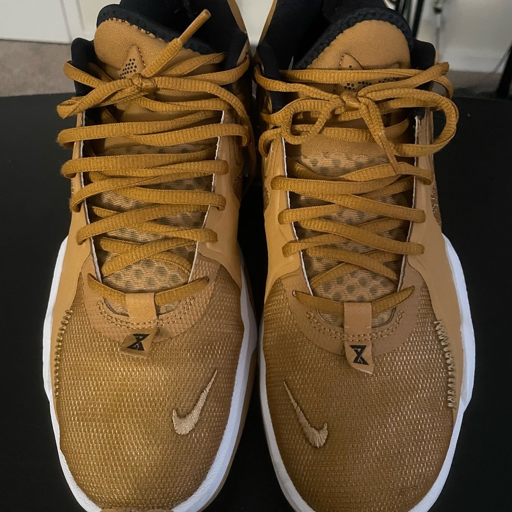 Nike size 10 1/2 Paul George 13 like new worn twice